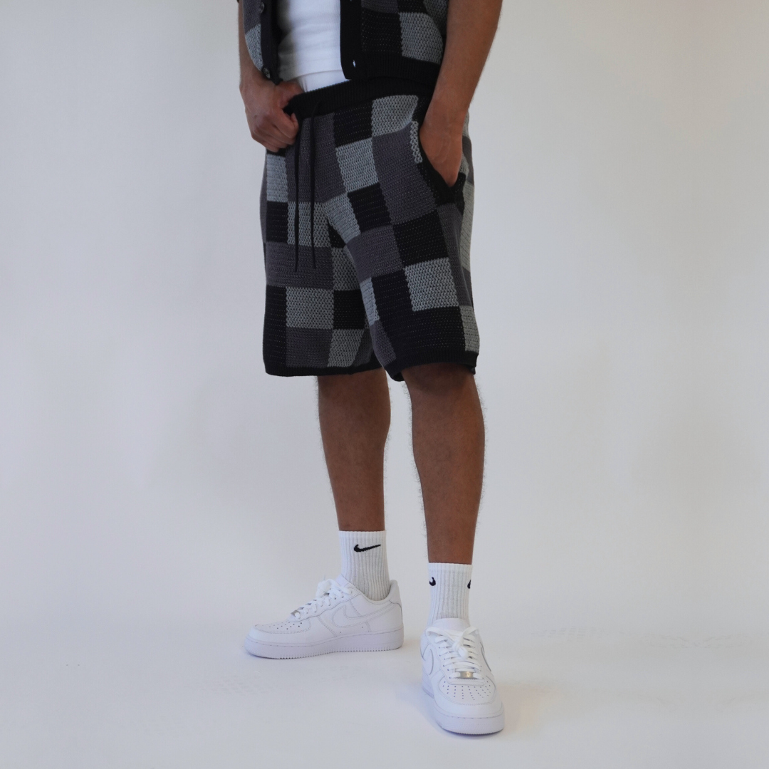 the crochet-knit checkered shorts - black - No Sauce
